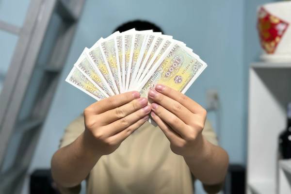 Mơ nhặt được tiền lẻ điềm báo tài lộc hay bất ngờ?