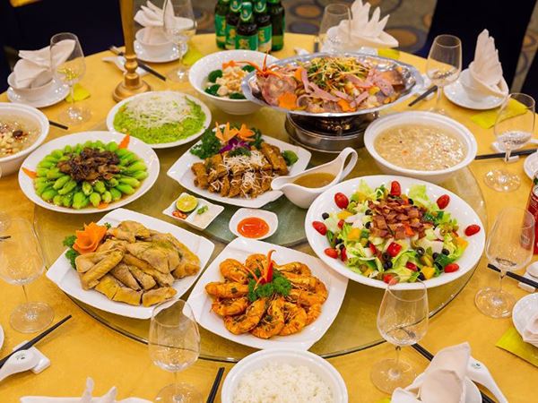 Chiêm bao thấy ăn tiệc có thông điệp như nào?