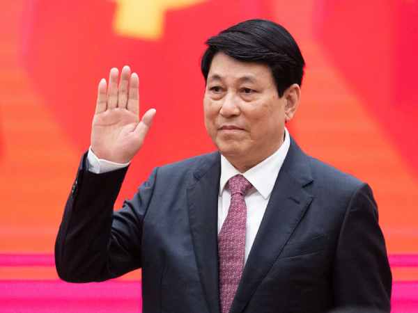 Giấc mơ thấy chủ tịch nước đi cùng đoàn tùy tùng