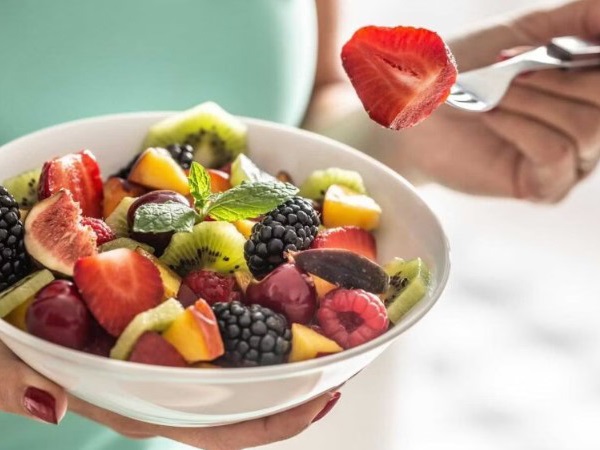 Nằm mơ thấy ăn trái cây chín điềm gì, dữ hay lành?