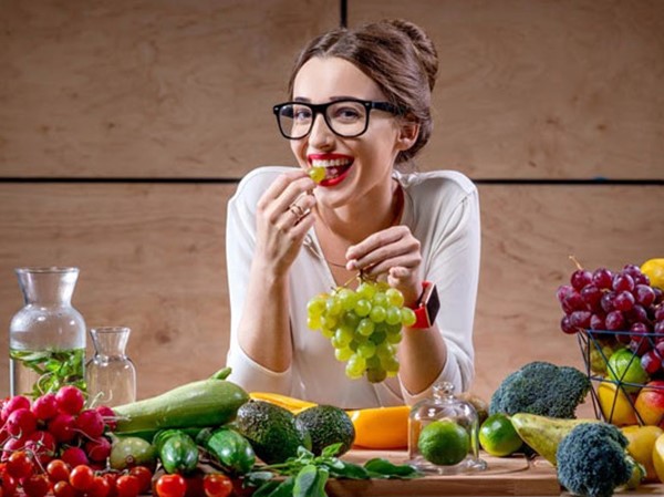 Nằm mơ thấy ăn trái cây chín điềm gì, dữ hay lành?