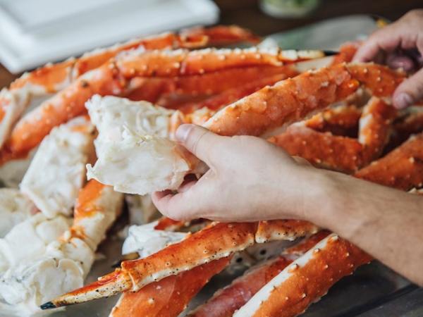 Chiêm bao thấy người lạ ăn cua