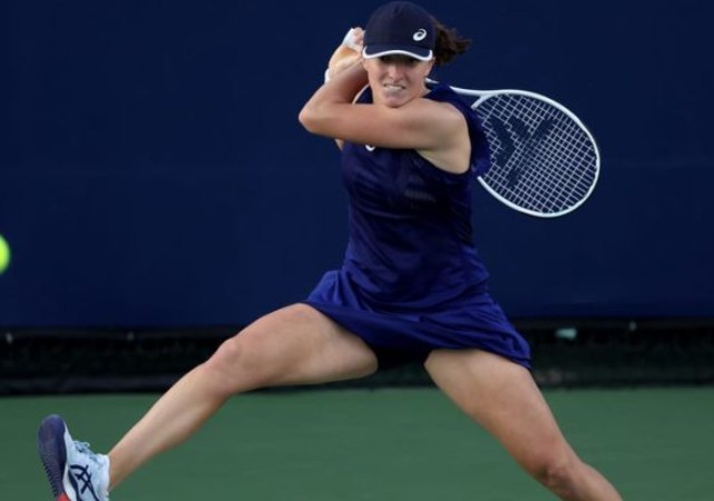 Swiatek tấn công sâu, bẻ game quyết định